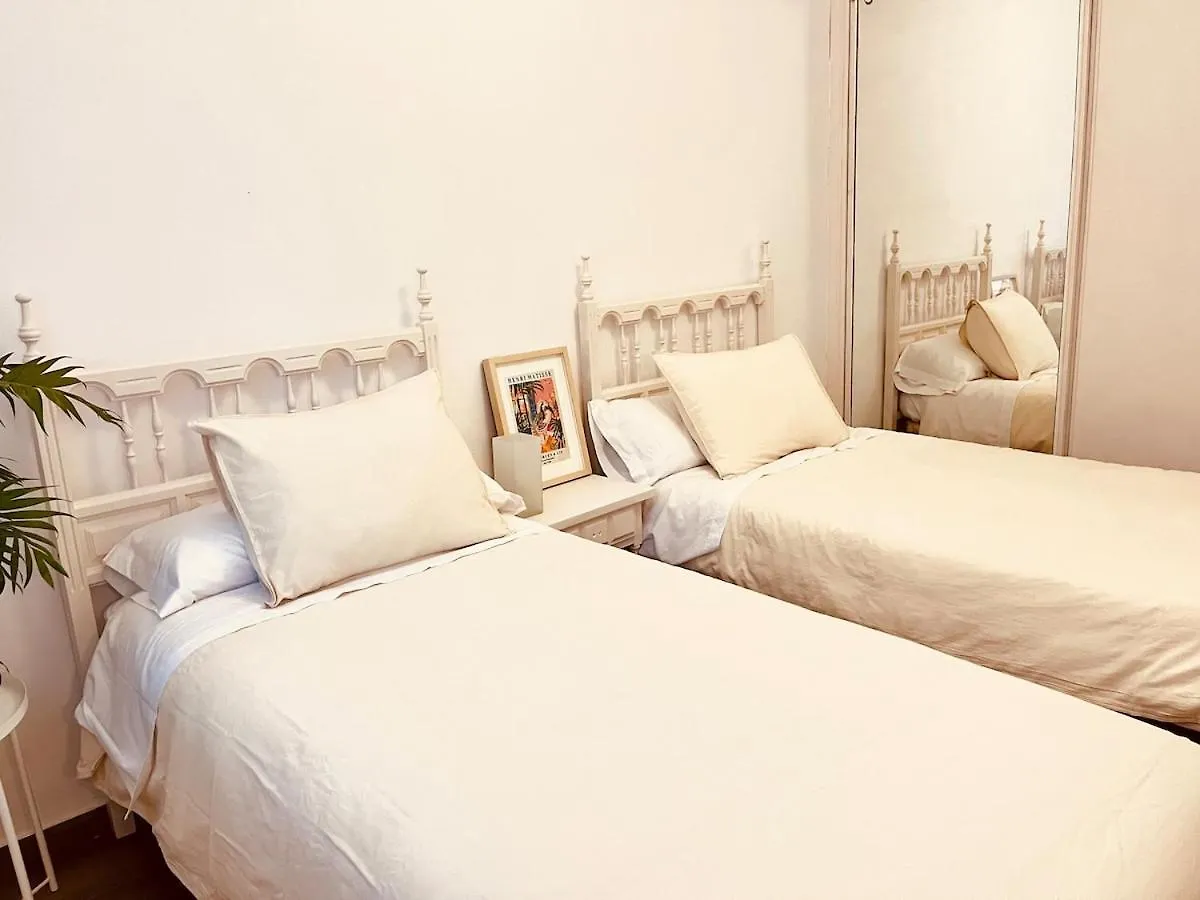 Vivienda Junto A La Feria De Sevilla España
